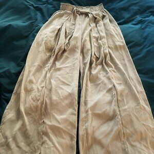 Lightweight pants with leg cut-outs